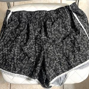 Size M Athletic shorts!